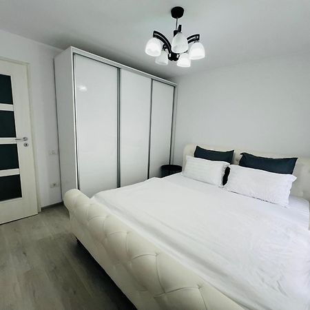 The White Pearl Apartment Oradea Bagian luar foto
